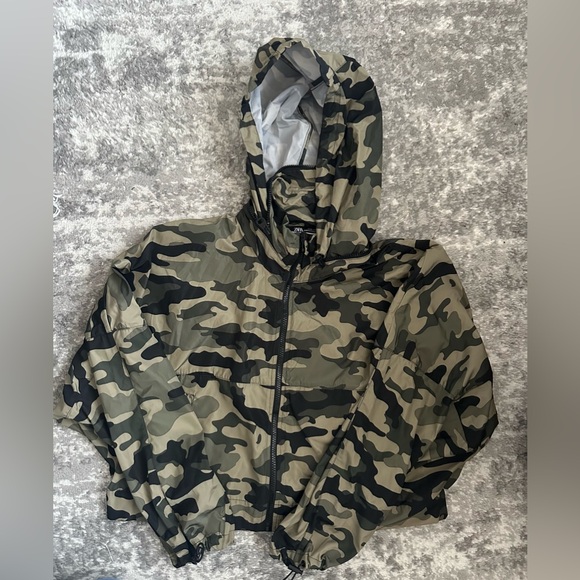 Zara Jackets & Blazers - Zara Camouflage Cropped Windbreaker
